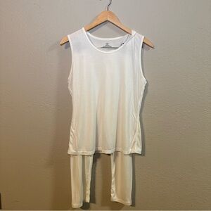 Women’s Modern Movement Lounge Set Size Large - Lightweight- Tank & Capri Set